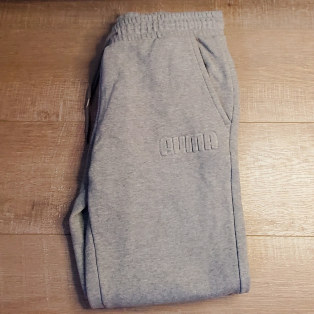 Gray sweat pants.